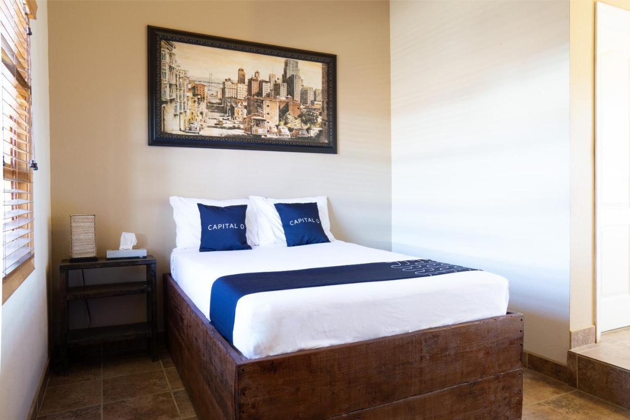 Capital O Hotel Villa Azura Tecate Kültér fotó
